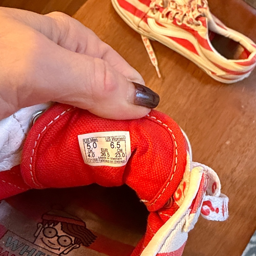 Stylish Red and White Women’s Vans - Picture 4 of 5